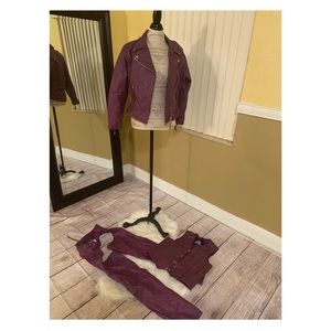 Help me share—Leather riding set!